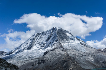 Fototapeta na wymiar Ranrapalca in the Cordillera Blanca in the Peruvian Andes