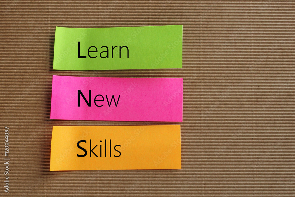 Aufkleber learn new skills text on colorful sticky notes