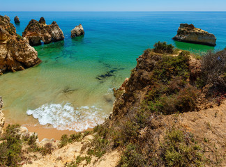 Fototapeta na wymiar Algarve beach Dos Tres Irmaos (Portugal)