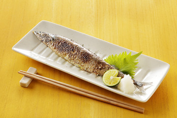 焼き秋刀魚　Grilled Pacific saury
