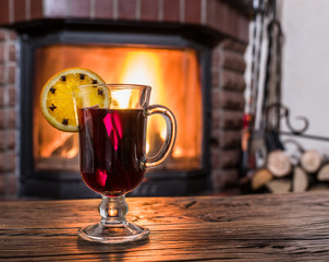 Hot mulled wine with orange slice, cloves and cinnamon stick.