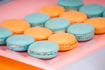 Wedding decorations with different sweets: macarons, cupcakes an