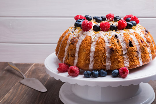 Delicious bundt cake with berries