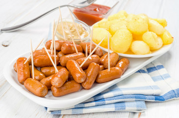 frankfurts tray with potatoes