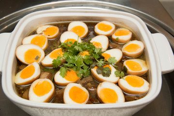 Stewed eggs or eggs and pork in brown sauce
