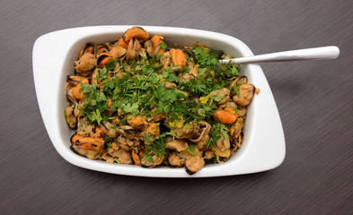 mussels in white wine sauce
