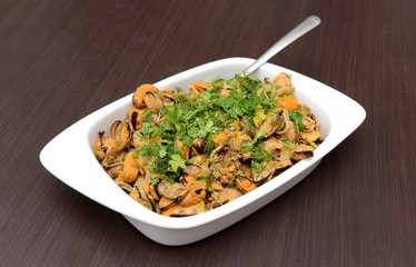 mussels in white wine sauce
