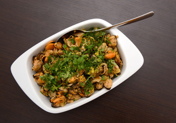 mussels in white wine sauce
