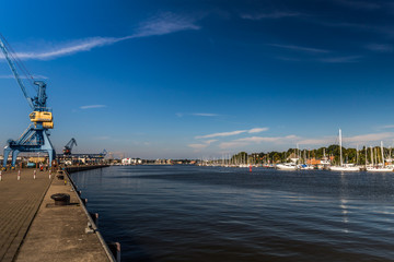 alter Hafenkran in rostock