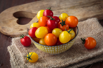 Fresh raw cherry tomatoes