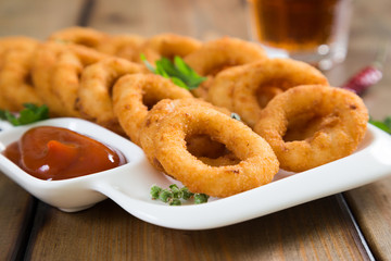 Fried onion rings and gravy