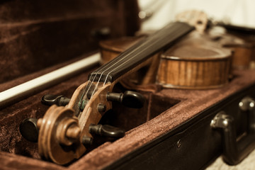  Fragment of a violin close-up lying in its case © furtseff