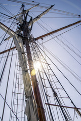Obraz premium Rope ladders and masts of a ship