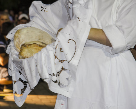 QUARTU S.E., ITALIA - SETTEMBRE 16, 2012: Cos&igrave; vestivano a Quartu - sfilata di costumi e abbigliiamento d'epoca - Sardegna