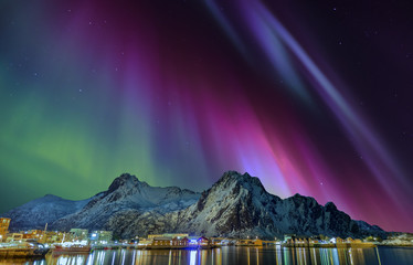 Obraz premium Nordlicht in Svolvaer Lofoten Norwegen