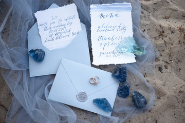 accessories wedding on the beach. accessories wedding on the sand. wedding invitation - obrazy, fototapety, plakaty