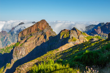 Obraz premium Pico Ruivo and Pico do Areeiro, beautiful mountain landscape, central Madeira, Portugal
