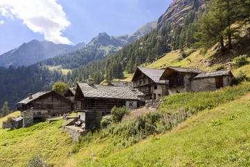 Fototapeta na wymiar Valley Aoste: Alpine panorama with Walser huts