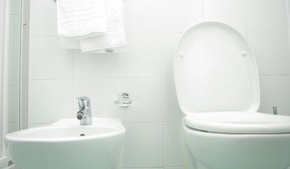 Toilette und Bidet
