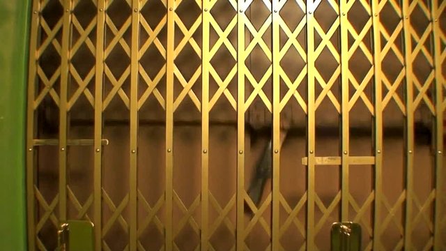 手動式エレベーター