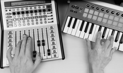 Fototapeta na wymiar musician / dj hands working on mixer & synthesizer keyboard
