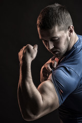Obraz na płótnie Canvas Man showing biceps