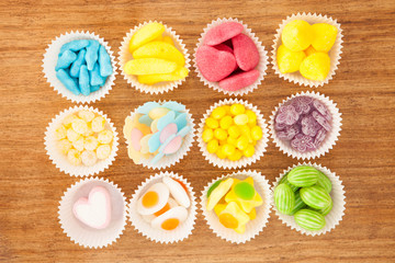 Many types of candies placed in small bowls