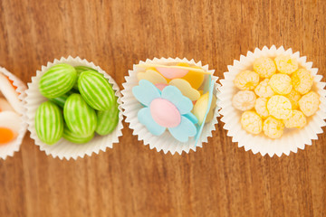 Many types of candies placed in small bowls
