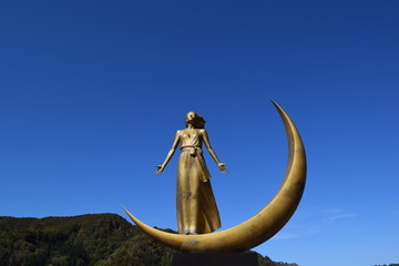 月の女神 ／...