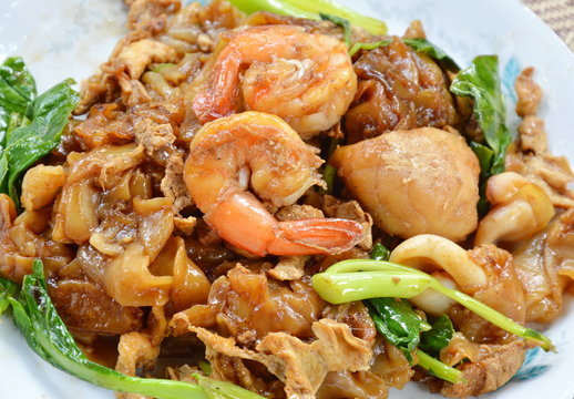 stir fried rice noodle with seafood and black soy sauce