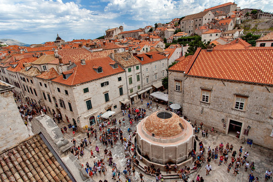 Fototapeta Old Town Dubrovnik, Onofrio Fountain, Dalmatia, Croatia