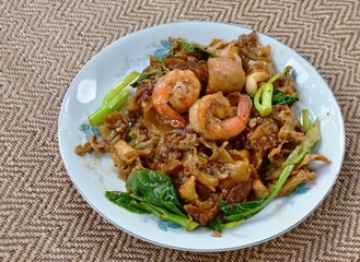 stir fried large noodle with seafood and black soy sauce