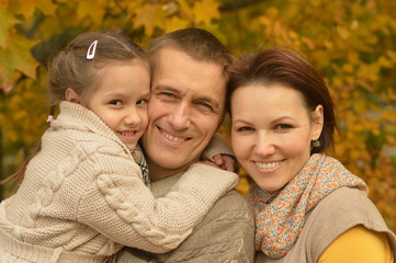 Fototapeta premium Family relaxing in autumn park