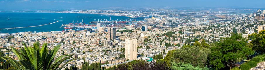 Fototapeta na wymiar Panorama of Haifa from Mount Carmel