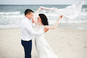 Fototapeta na wymiar Wedding day on the beach