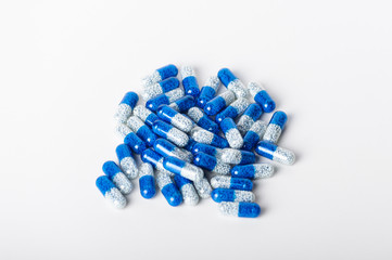 Zdjęcia przedstawia tabletki,wykorzystywane w przemyśle farmaceutycznym, w celu ochrony zdrowia osoby chorej. - obrazy, fototapety, plakaty
