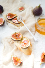 Useful breakfast. Sandwiches with a fig and honey

