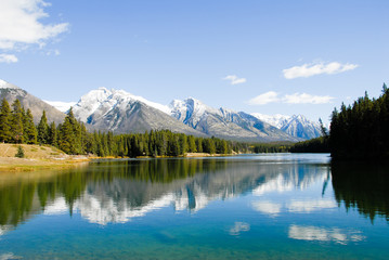 カナディアンロッキー　秋のジョンソン・レイク