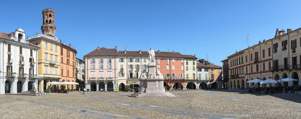 Vercelli, Piazza Cavour e Torre dell'Angelo - 120183282