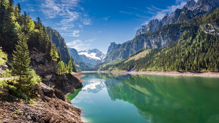 Aube merveilleuse au lac de montagne à Gosau, Alpes, Autriche