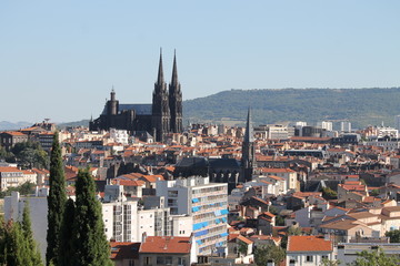 Obraz premium Clermont Ferrand et sa cathédrale