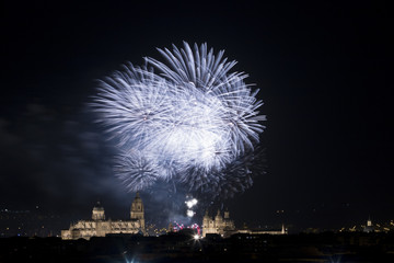 Fuegos artificiales durante la celebraci&oacute;n de las Ferias y fiestas de Salamanca 2016