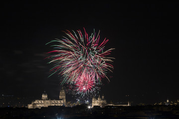 Fuegos artificiales durante la celebraci&oacute;n de las Ferias y fiestas de Salamanca 2016