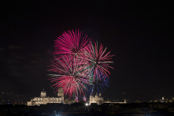 Fuegos artificiales durante la celebraci&oacute;n de las Ferias y fiestas de Salamanca 2016