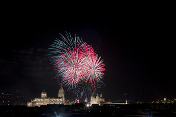 Fuegos artificiales durante la celebraci&oacute;n de las Ferias y fiestas de Salamanca 2016