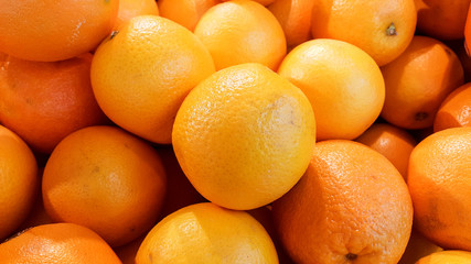 sliced oranges on a market