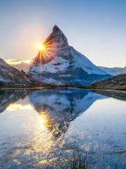 Foto op Plexiglas Matterhorn Riffelsee en Matterhorn in de Zwitserse Alpen