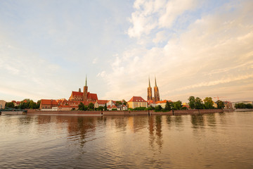 Fototapeta na wymiar Wrocław / Zachód słońca nad Ostrowem Tumskim