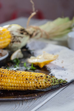 grilled corn on with lemon, herbs and spices