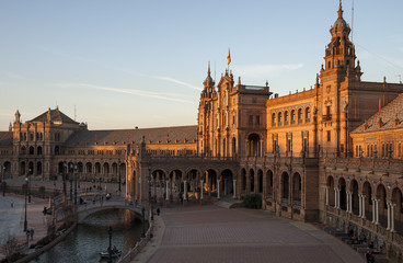 Fototapeta na wymiar Hermosa plaza de España de la ciudad de Sevilla, España